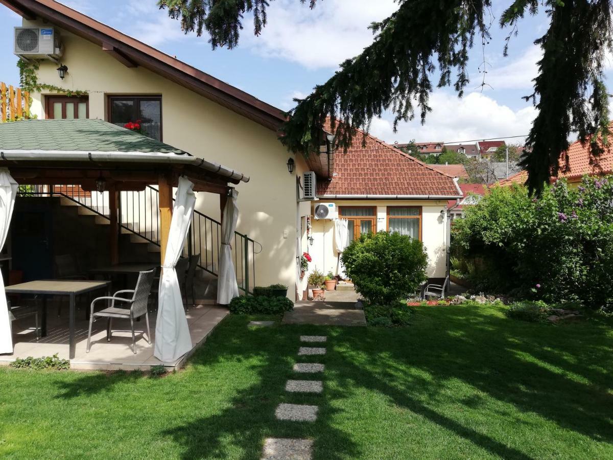 Gyoengyszem Vendeghaz Hotell Eger Exteriör bild