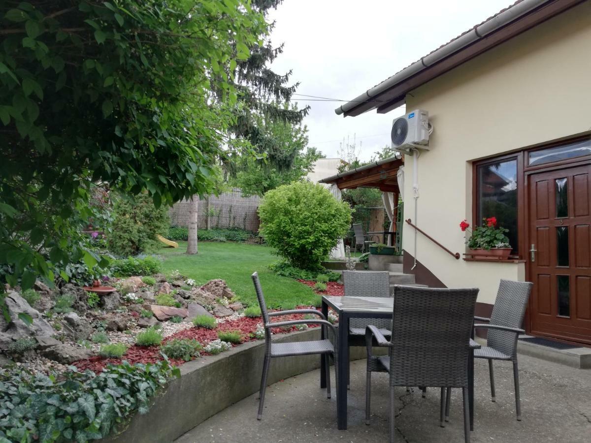 Gyoengyszem Vendeghaz Hotell Eger Exteriör bild