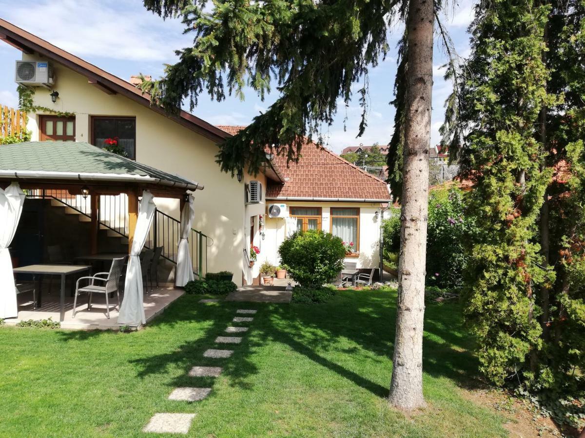 Gyoengyszem Vendeghaz Hotell Eger Exteriör bild
