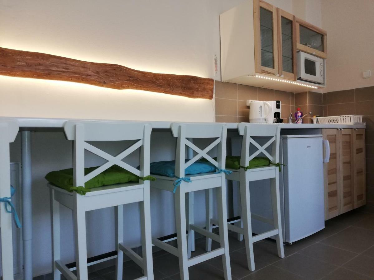 Gyoengyszem Vendeghaz Hotell Eger Exteriör bild