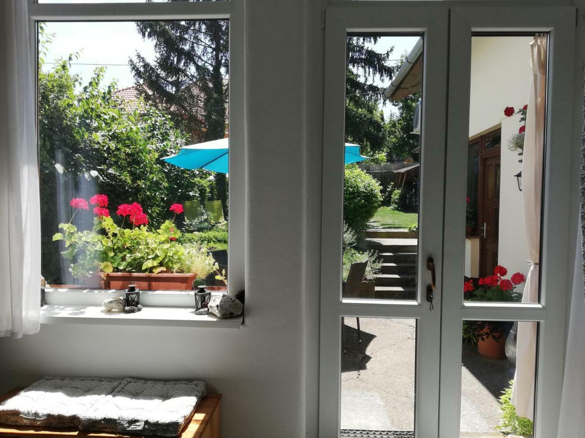 Gyoengyszem Vendeghaz Hotell Eger Exteriör bild