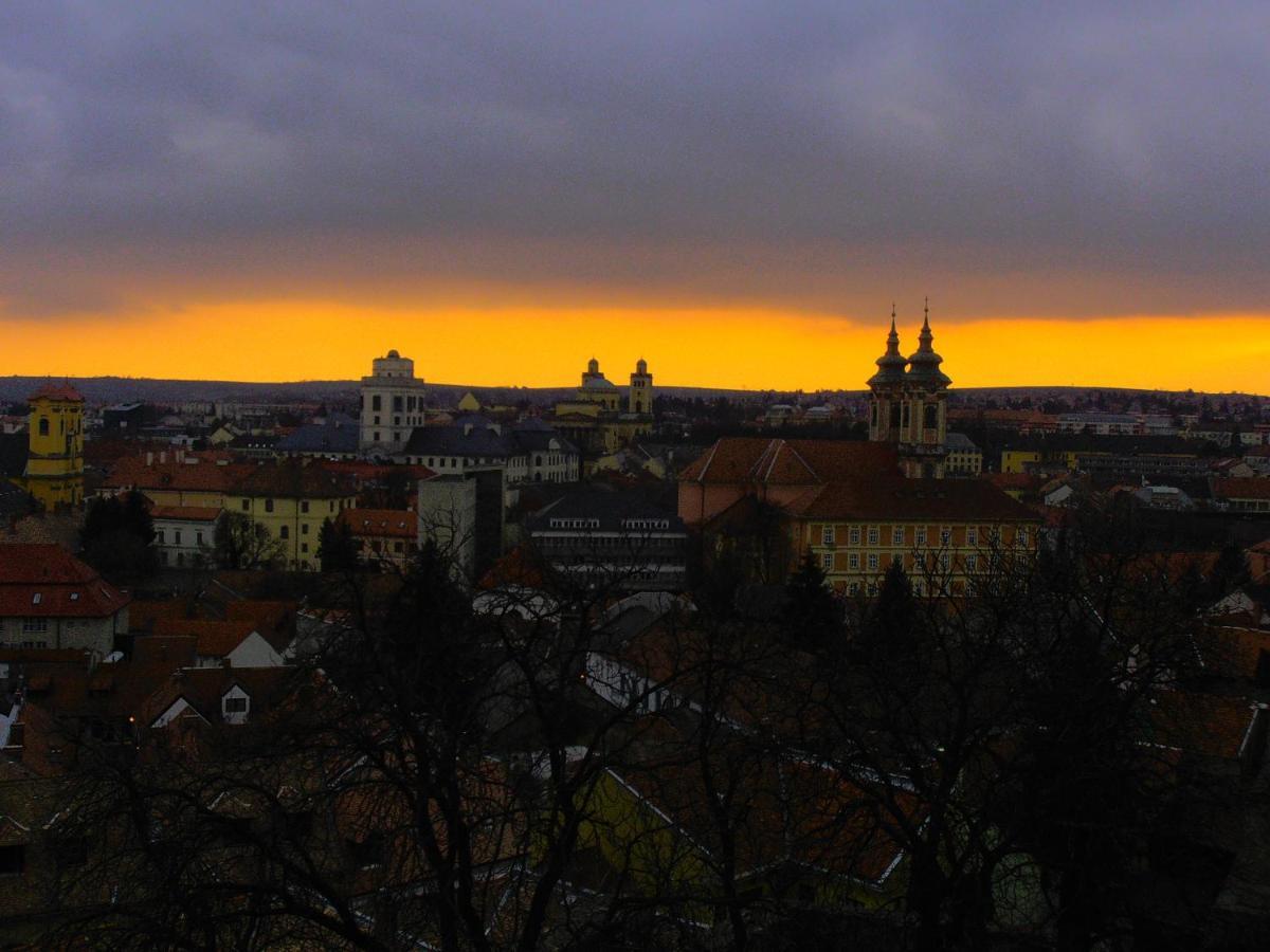 Gyoengyszem Vendeghaz Hotell Eger Exteriör bild
